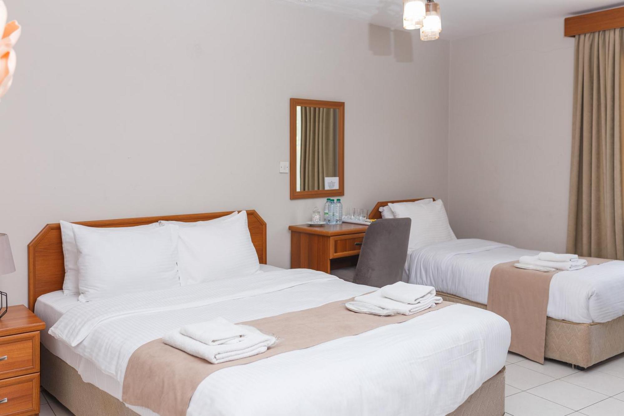 Homelike Guest House Kyrenia  Esterno foto