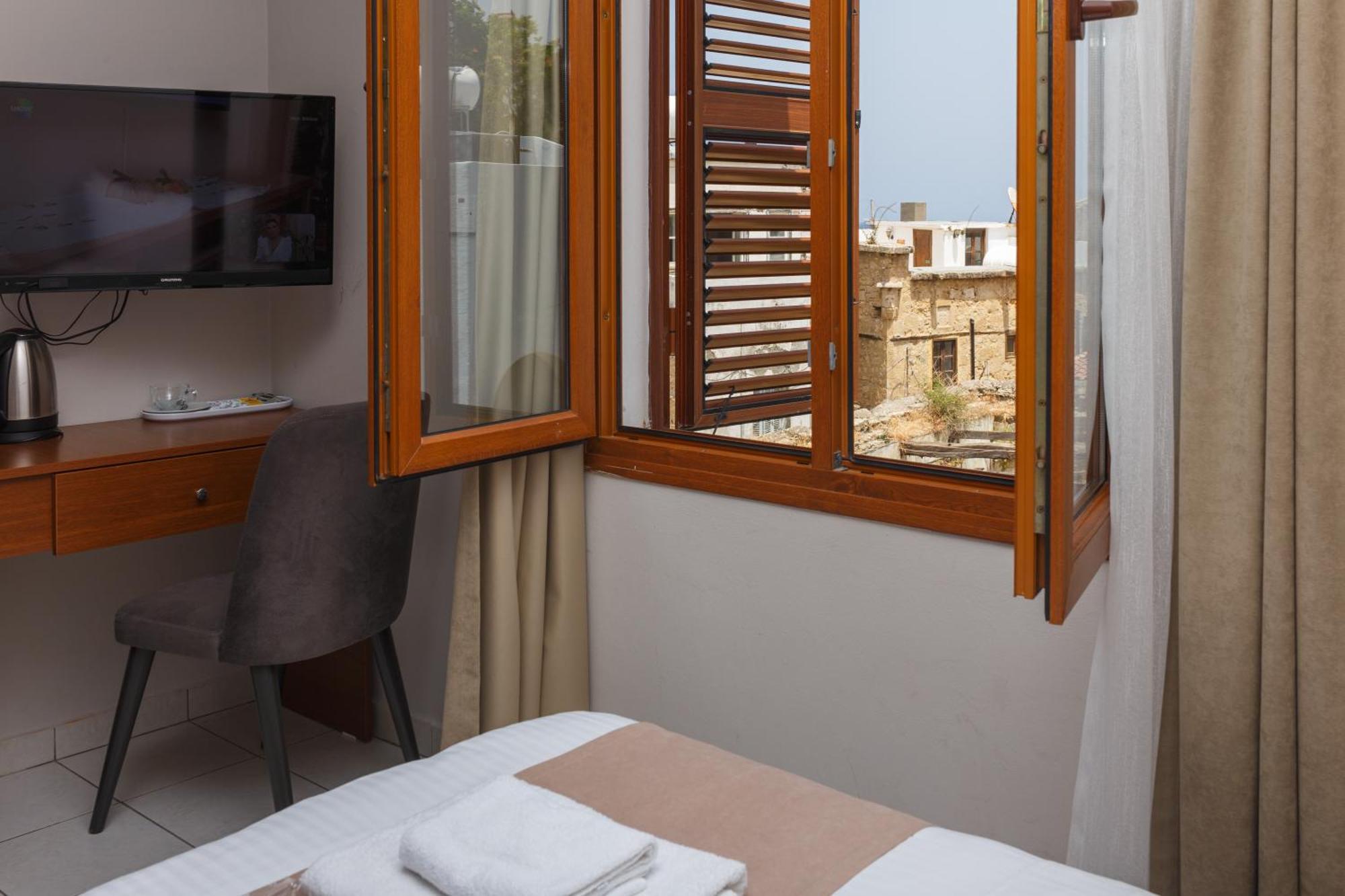 Homelike Guest House Kyrenia  Esterno foto