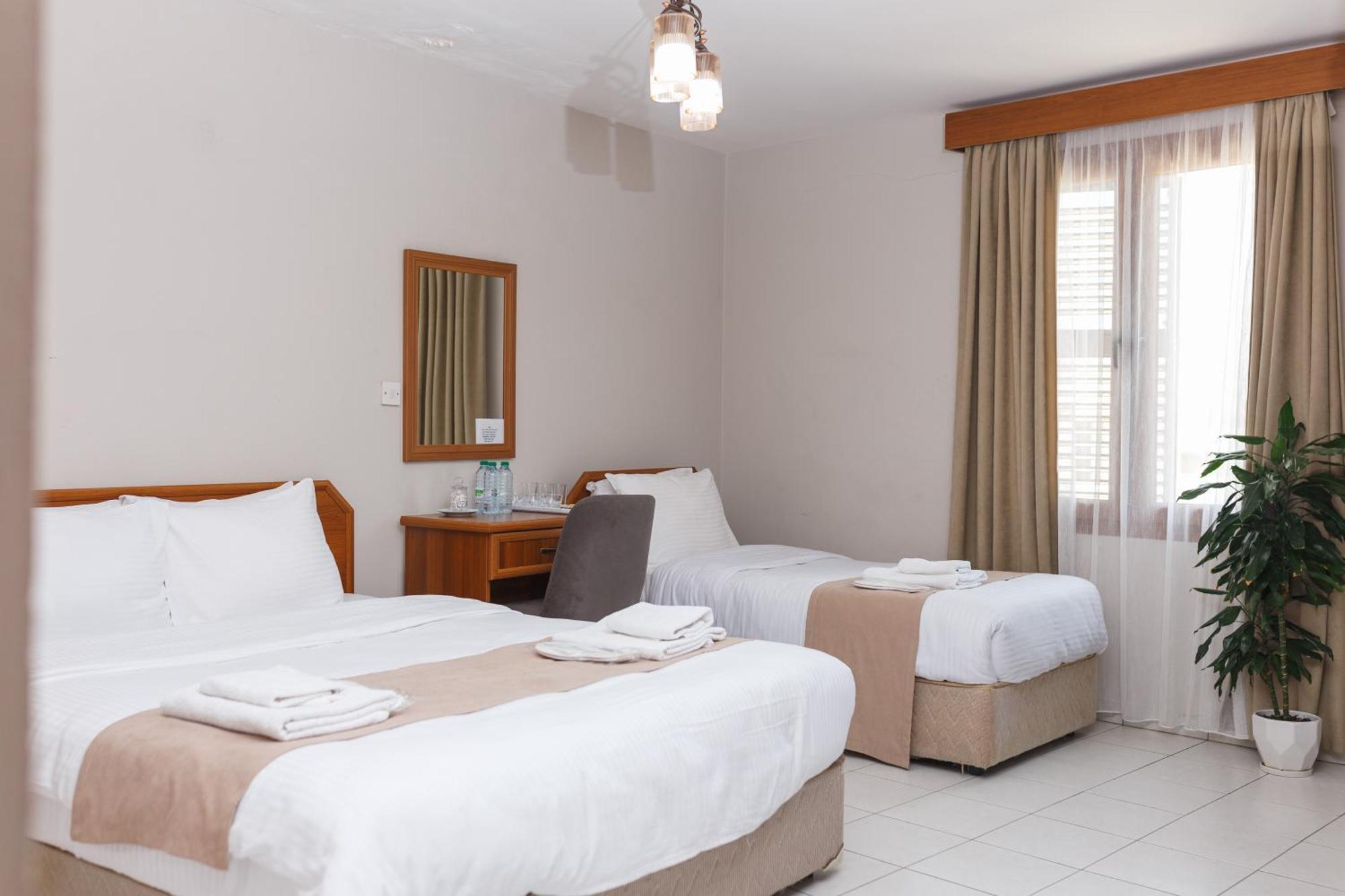 Homelike Guest House Kyrenia  Esterno foto